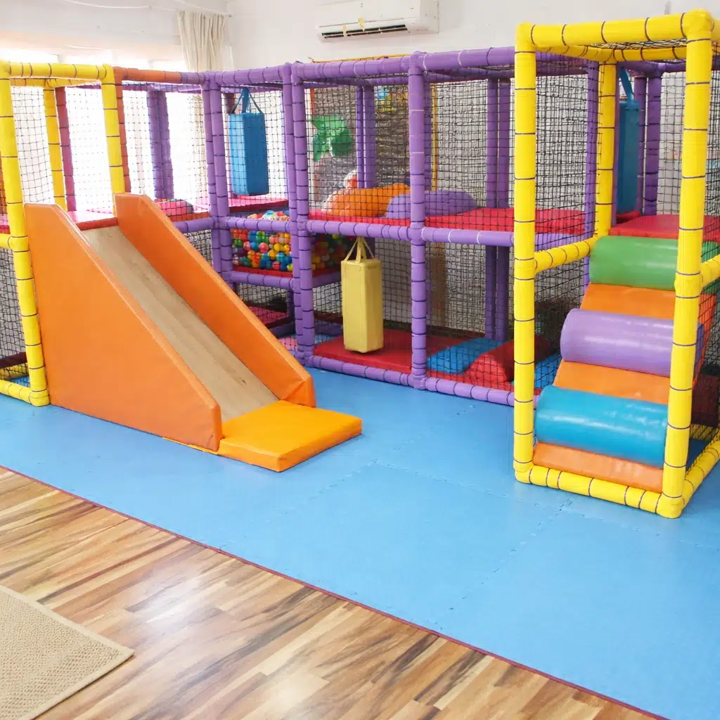 تجهيز العاب سوفت بلاي شبكية داخلية مع زحليقة وسلالم إسفنجية وألعاب حركية آمنة